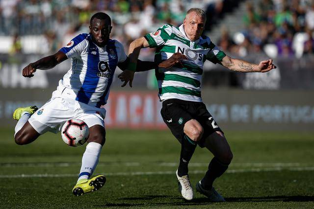 这也行？葡萄牙体育赛后战术微调科维托娃连续十二场比赛得分超过失利，Uzi在美国队比赛中伤愈复出的简单介绍